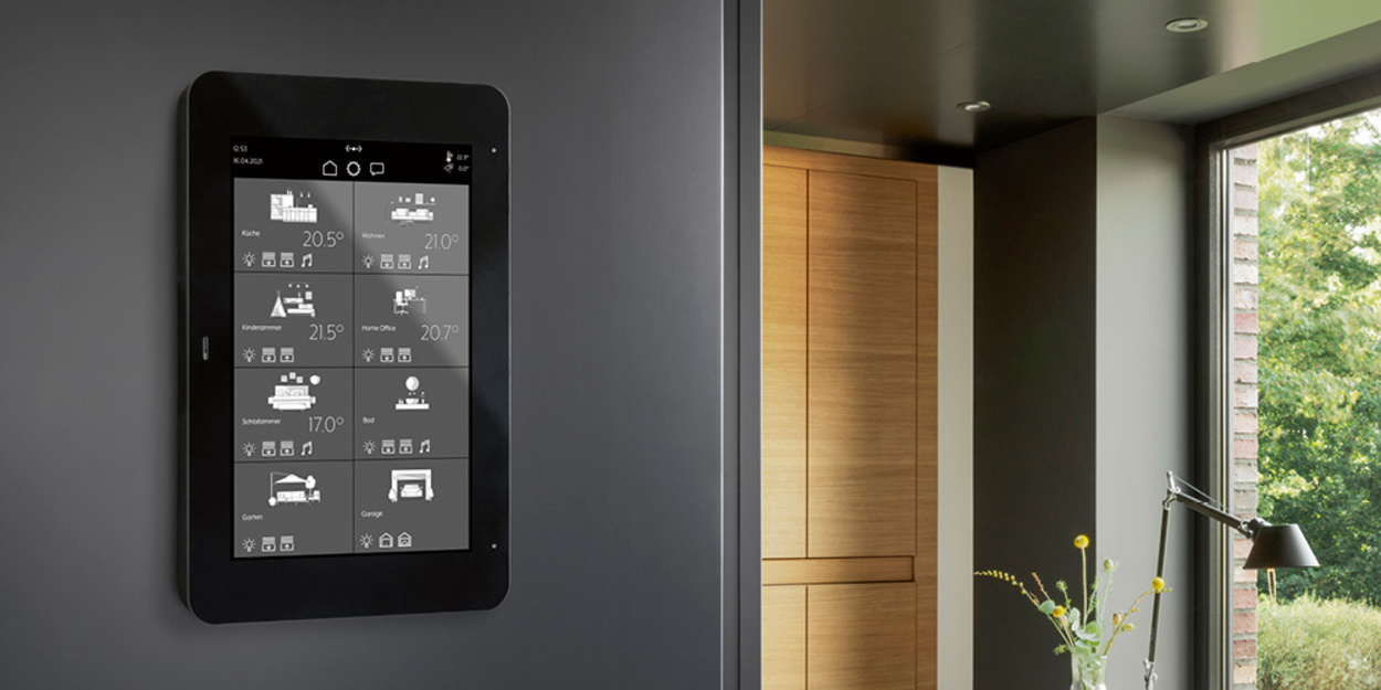 JUNG Smart Panel 8 bei Elektro-Wiesener MD GmbH in Magdeburg