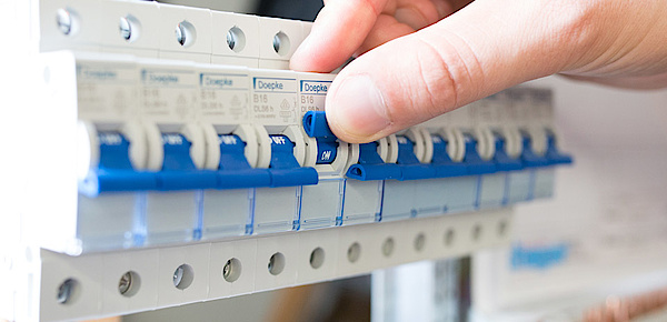 Schalt­schrank­bau bei Elektro-Wiesener MD GmbH in Magdeburg